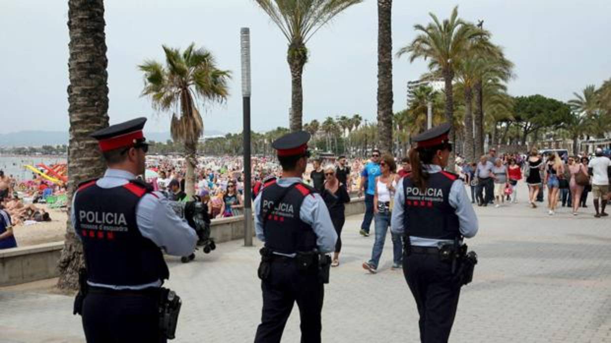 Tres detenidos por retener a una mujer en un piso de Salou