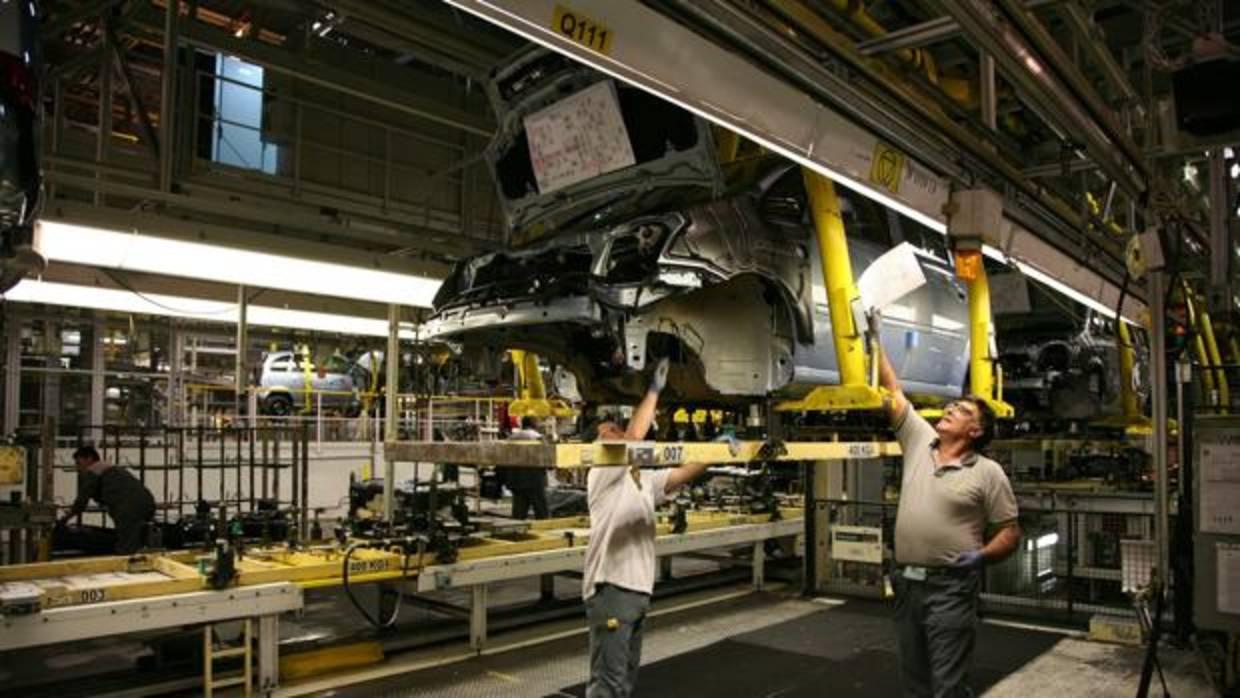 De la fábrica de Opel de Figueruelas (Zaragoza) dependen más de 5.000 empleos directos y varios miles más indirectos