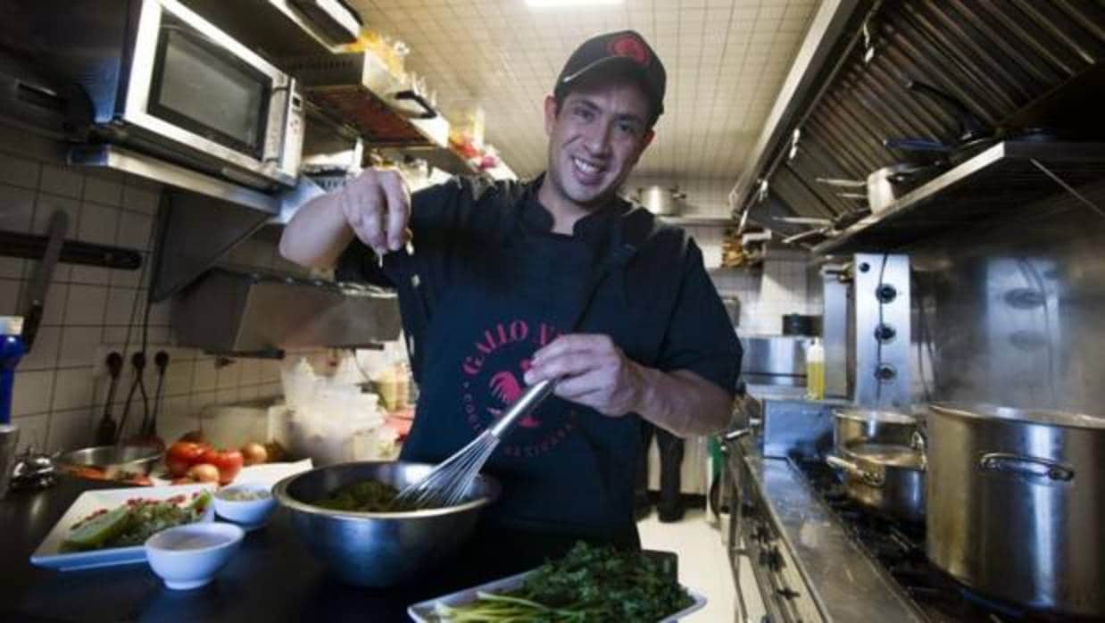 El chef Julio Valdez, del restaurante Gallo Negro, imparte este sábado un curso en Cooking Triball