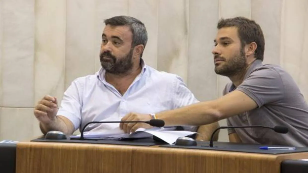 Gerard Fullana (derecha) junto al también diputado provincial de Compromís José Manuel Penalva