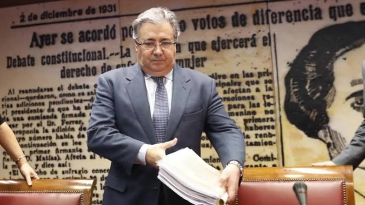 El ministro del Interior, Juan Ignacio Zoido, este jueves a su llegada al Senado