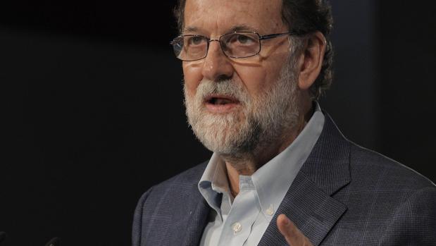 Rajoy llama al PP a «plantar cara a los oportunistas» y dice que su partido «no va a aceptar lecciones»