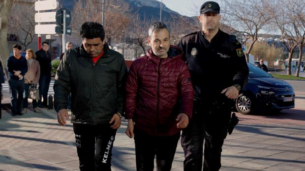 Los cuatro directivos del Calpe CF detenidos por una trama de inmigración ilegal comparecen ante el juez