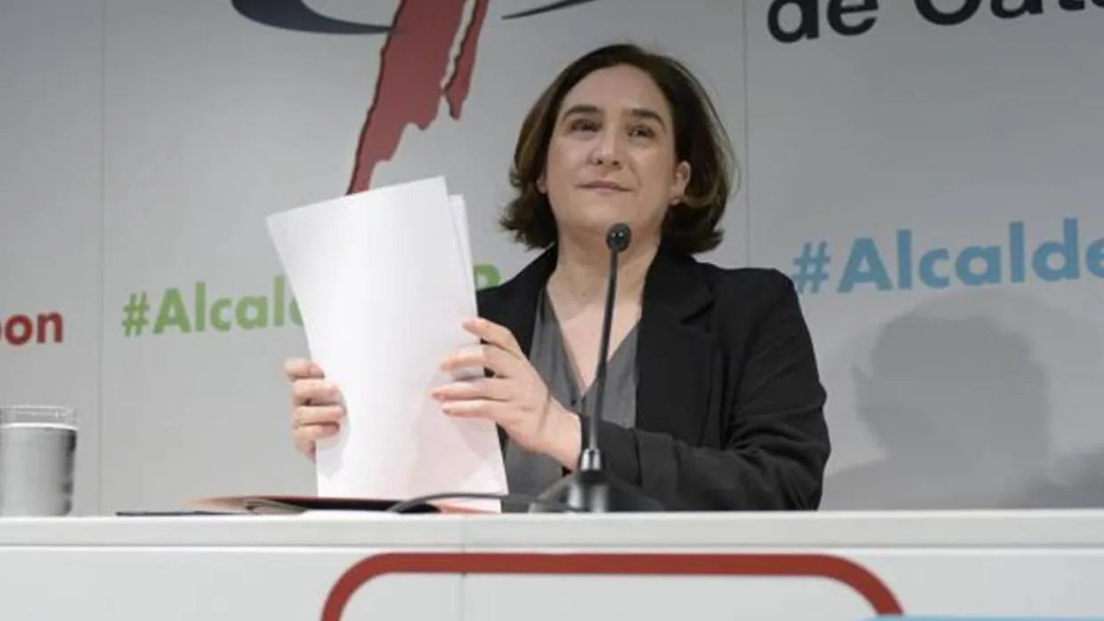 Ada Colau en un acto en el Colegio de Periodistas de Barcelona