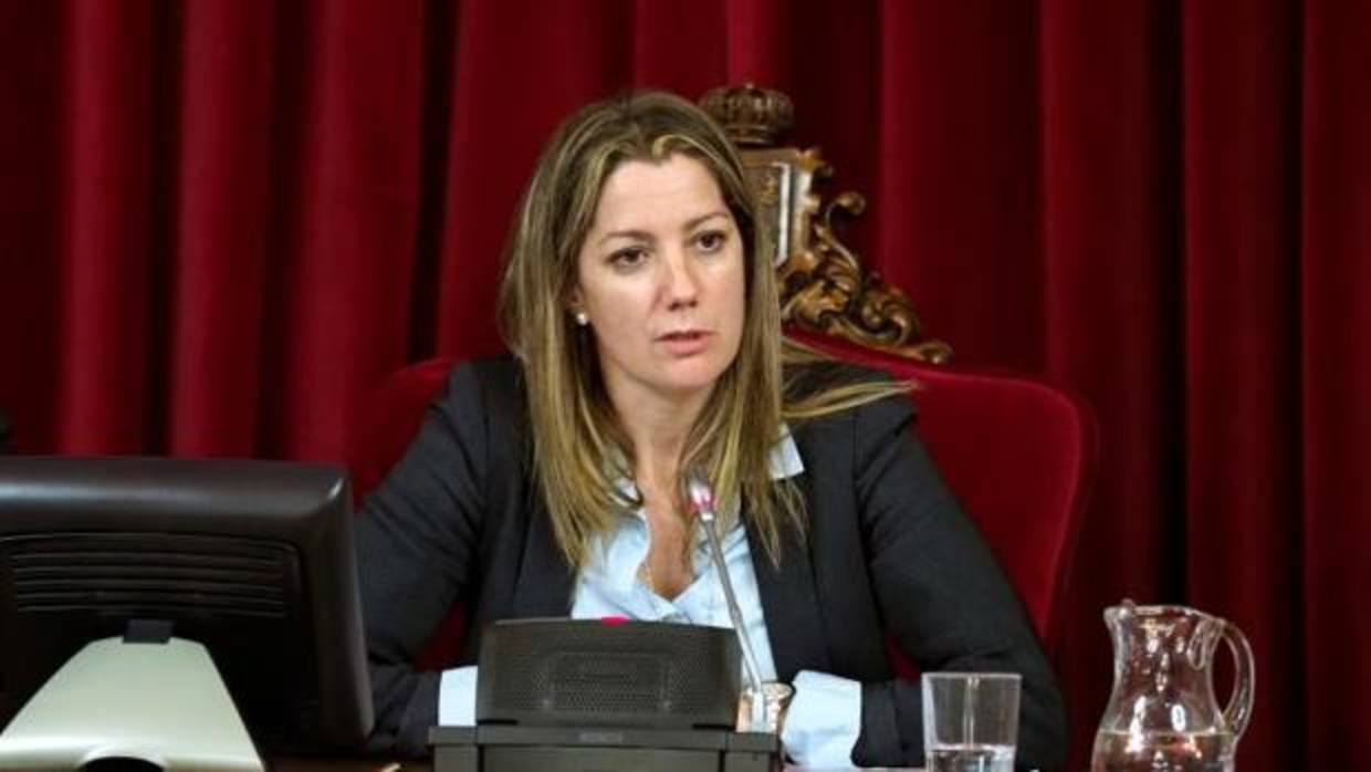 La alcaldesa de Lugo, Lara Méndez, durante un reciente pleno municipal