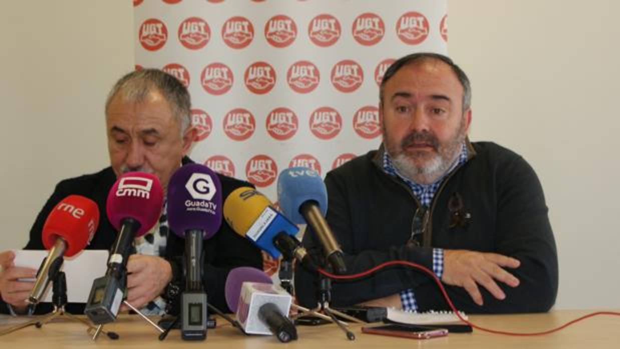 El secretario general de UGT, Pepe Álvarez, junto al de Castilla-La Mancha, Carlos Pedrosa