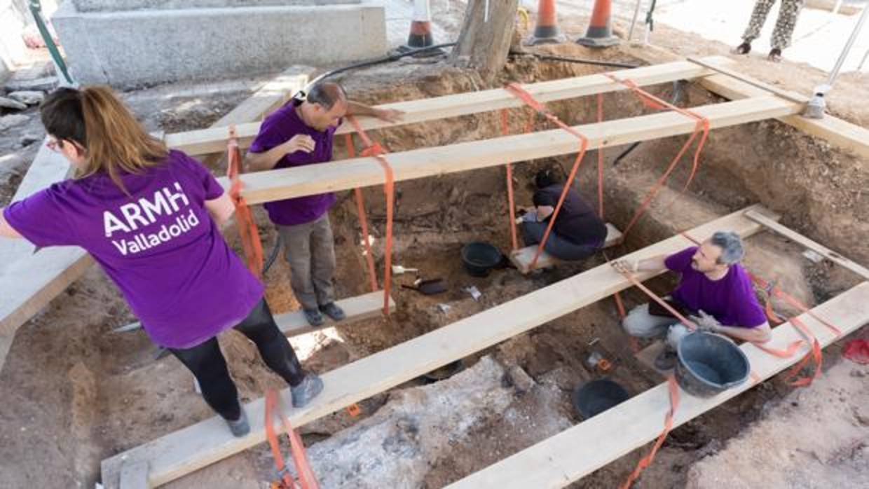 Excavaciones de la Asociación para la Recuperación de la Memoria Histórica en el cementerio de Valladolid