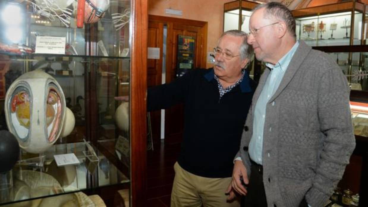 Emilio Serrano y Constantino de la Fuente, profesores honoríficos en el IES Cardenal Mendoza de Burgos