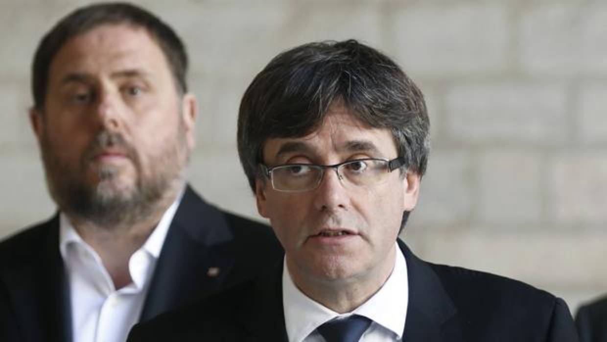 Puigdemont tensa la cuerda y ERC no se atreve a frenarle