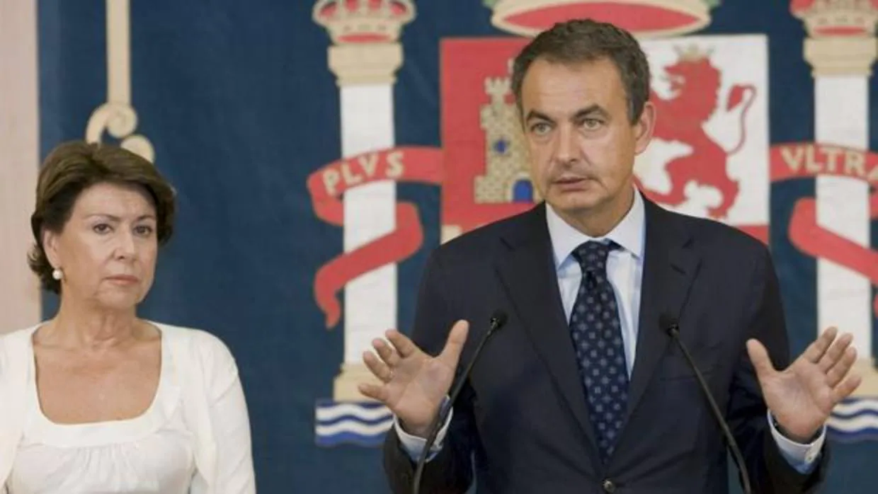 José Luis Rodríguez Zapatero y Magdalena Álvarez en 2008, tras un encuentro con las víctimas.