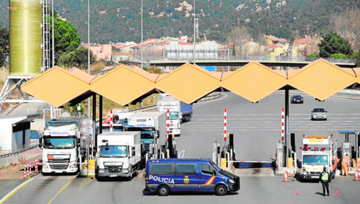 Controles policiales en la frontera de La Junquera