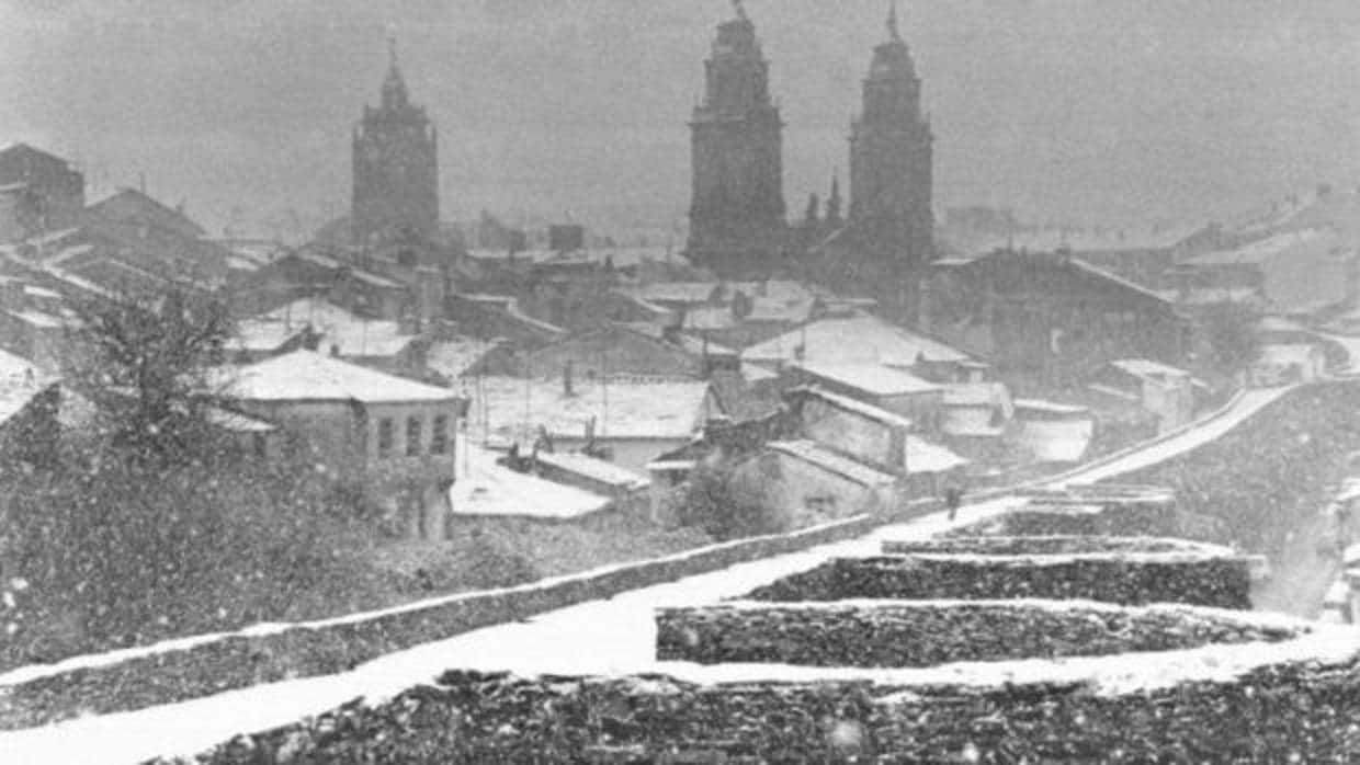La Muralla de Lugo durante la histórica nevada del año 97