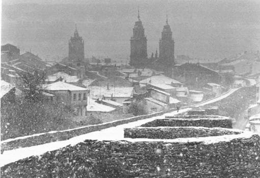 La muralla de Lugo durante la histórica nevada del 97