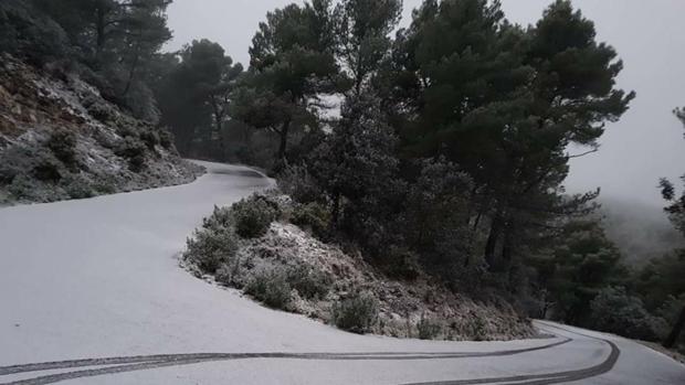 Alerta por el riesgo de nevadas en el interior de Alicante y fenómenos costeros