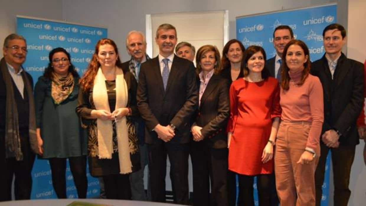 Gutiérrez y Angulo con la junta directiva de Unicef Castilla-La Mancha