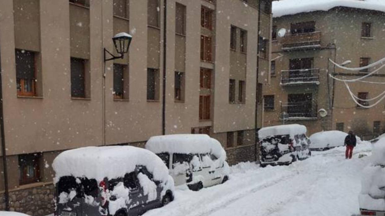 Las calles de Puigcerdà, totalmente cubiertas de nieve