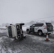 Accidente en la N-6 entre las localidades segovianas de San Rafael y El Espinar en medio de una intensa nevada