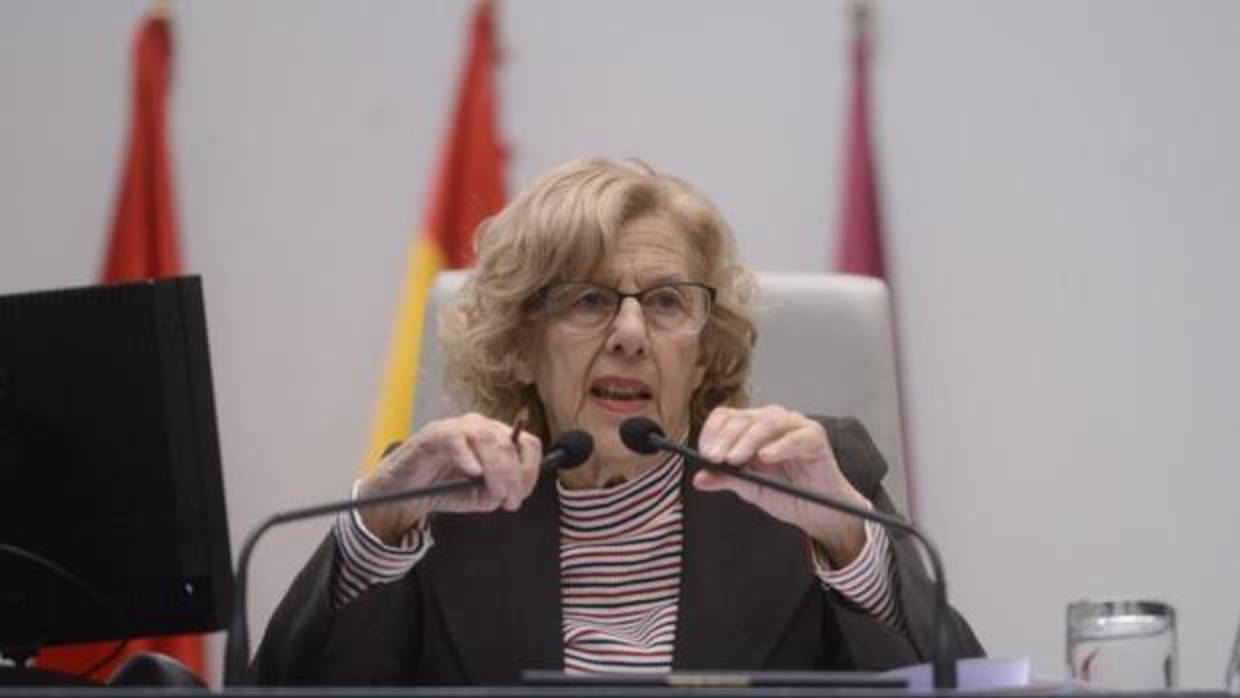 La alcaldesa de Madrid, Manuela Carmena, en una imagen de archivo en el Pleno municipal