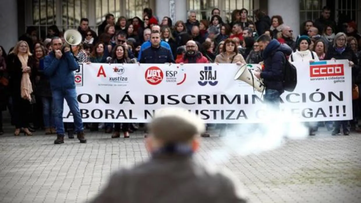 Concentración de los trabajadores de la justicia en La Coruña