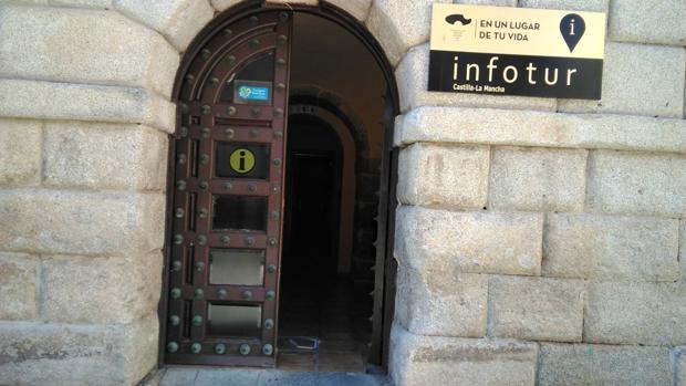 La baldosa de la oficina de turismo de Toledo que te puede jugar una mala pasada