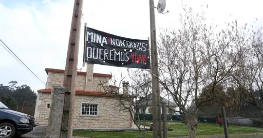 Pancarta en contra del proyecto minero