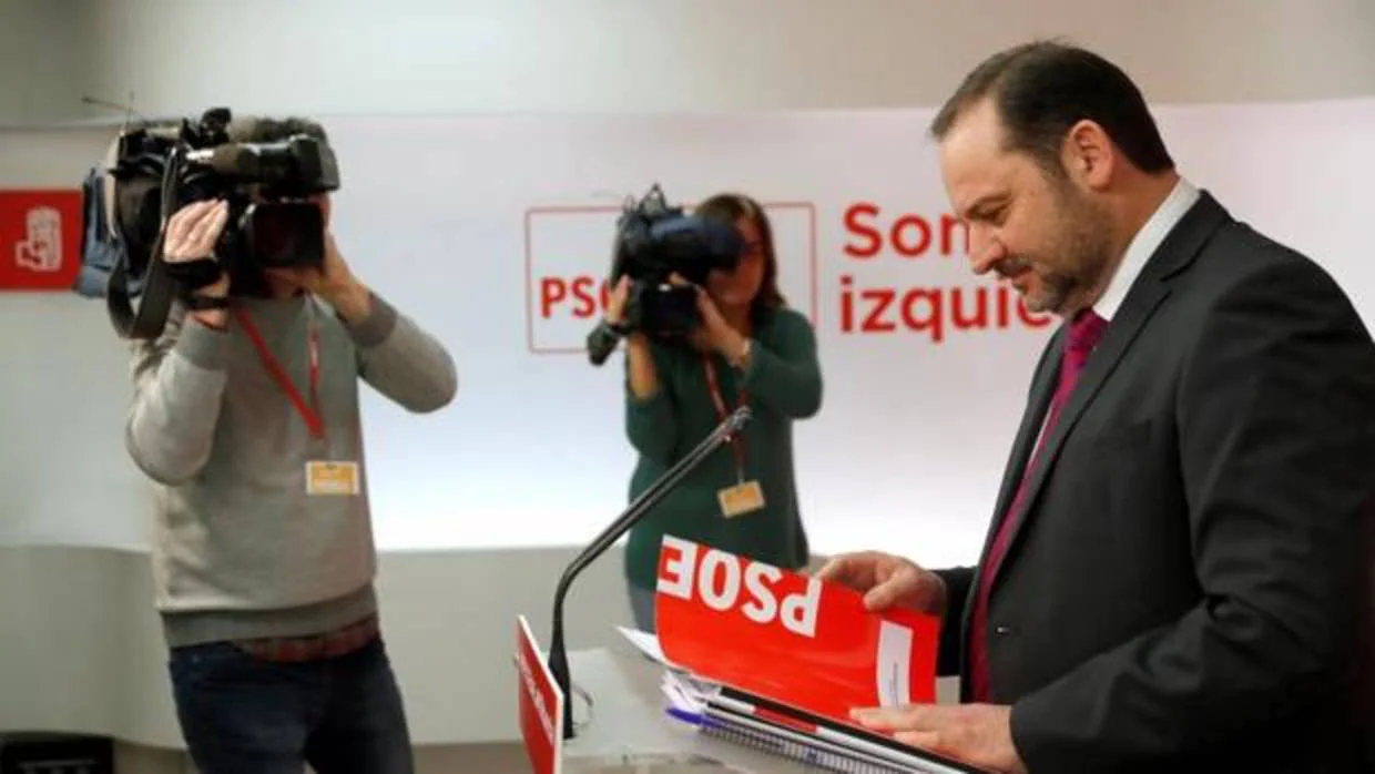 El secretario de Organización del PSOE, José Luis Ábalos, este lunes en Ferraz