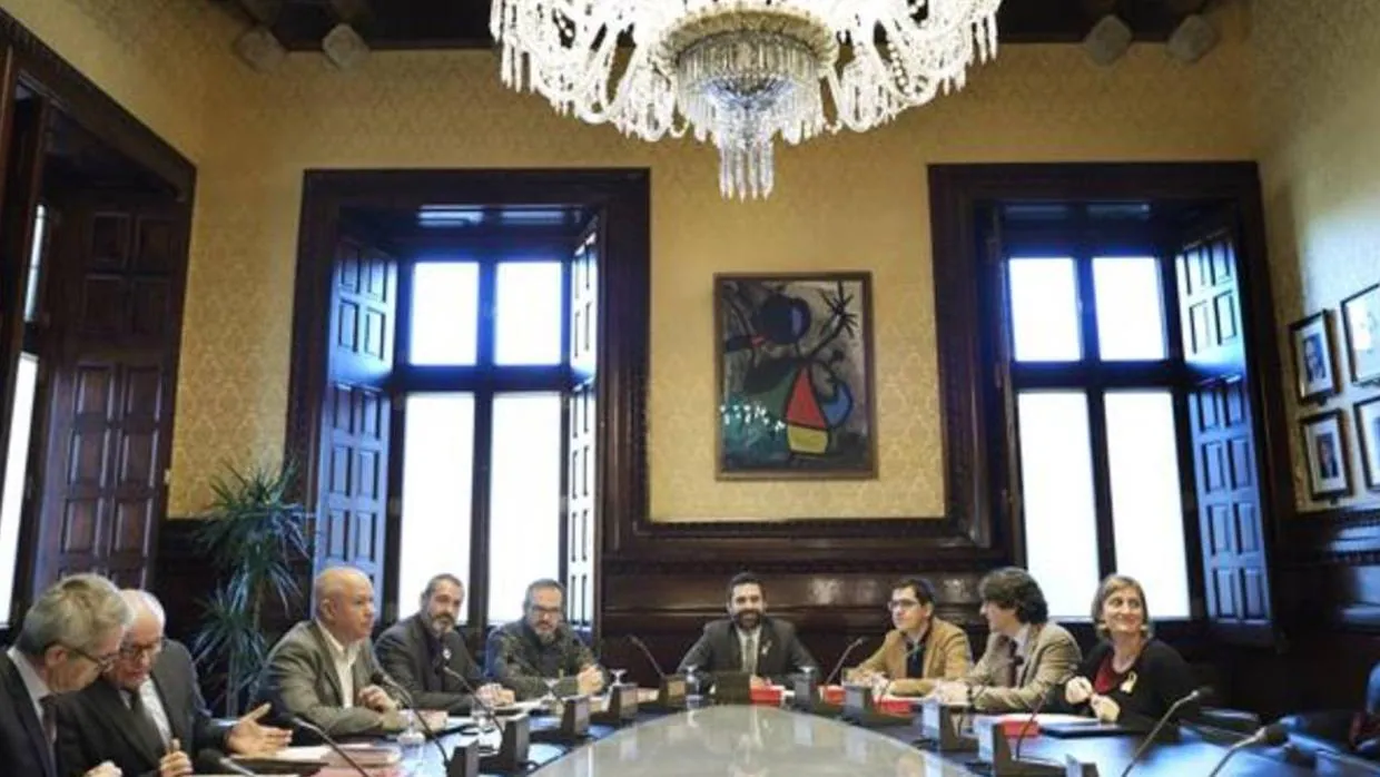 El presidente de la cámara catalana, Roger Torrent durante la reunión semanal de la Mesa del Parlament