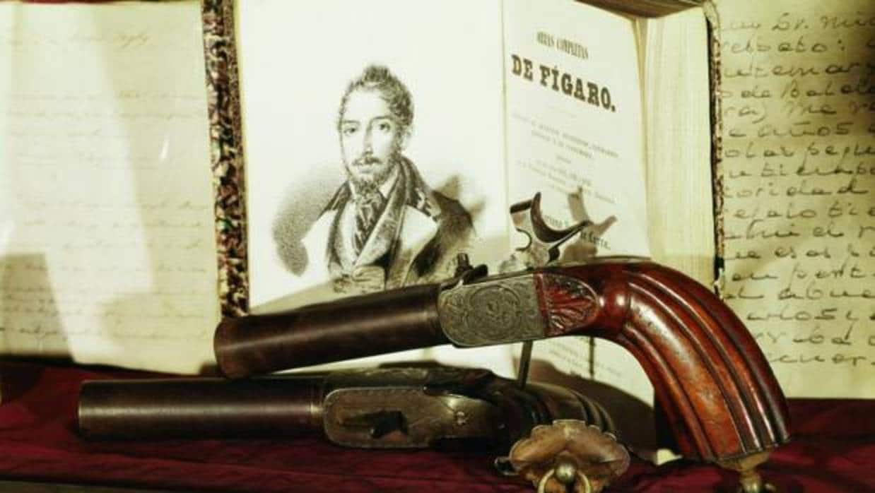 Arriba, la pistola del suicidio de Mariano José de Larra el 13 de febrero de 1837 en el Museo del Romaticismo