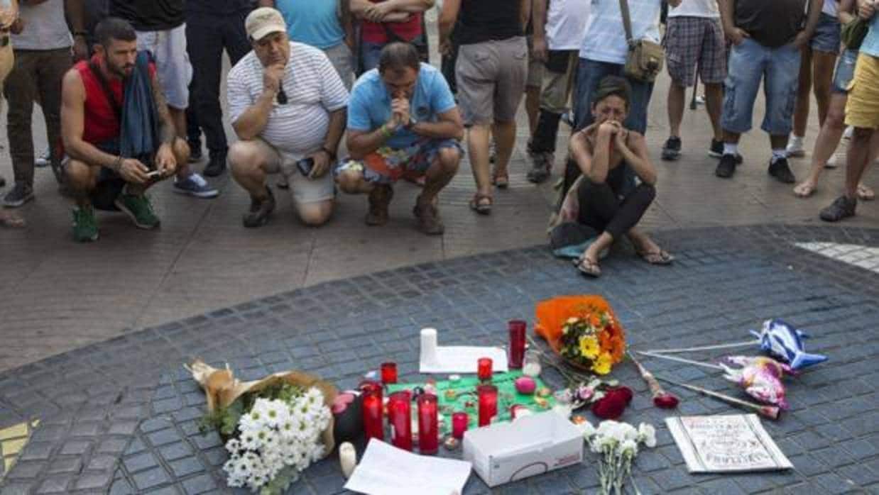 Homenaje a las vícitmas del atentado de Barcelona en Las Ramblas