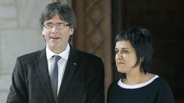 Anna Gabriel revienta los planes de Puigdemont de exiliarse en Suiza