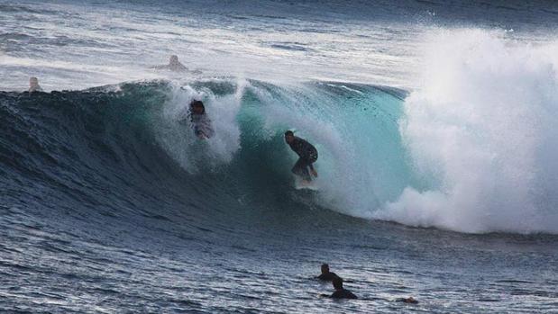 El momento del fatal accidente entre surfistas en Canarias y que deja inconsciente a «El Pekas»