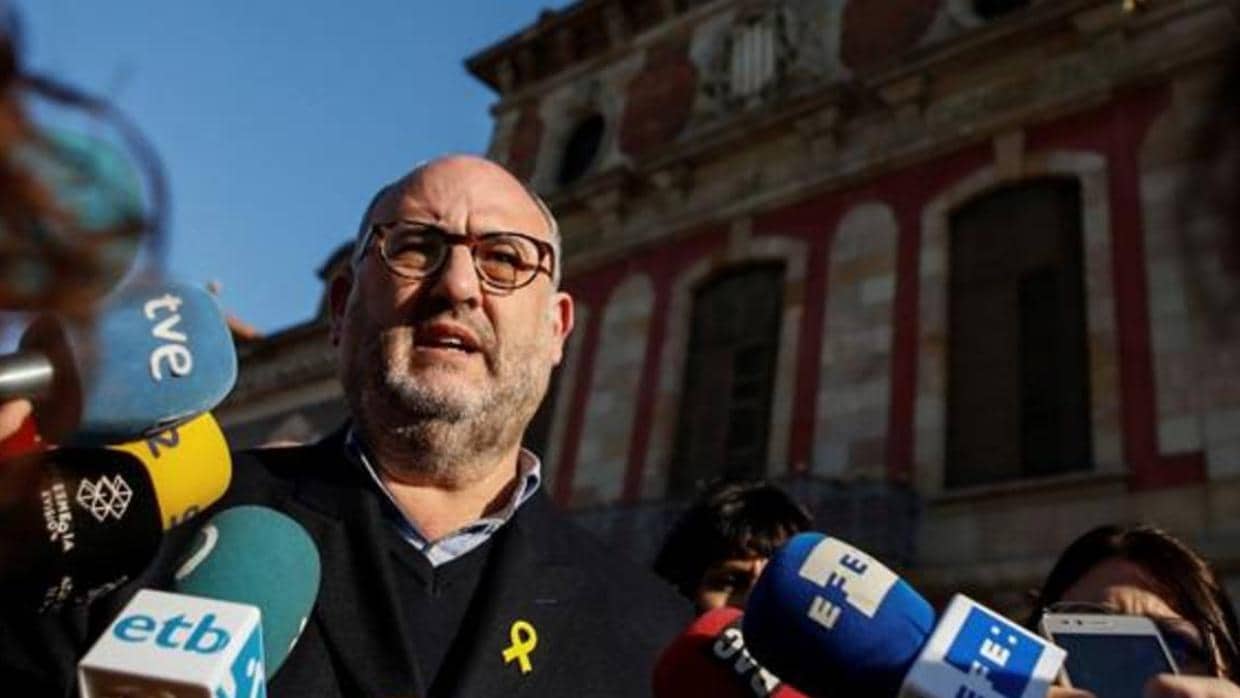 El portavoz de Junts per Catalunya Eduard Pujol ante el parlamento catalán