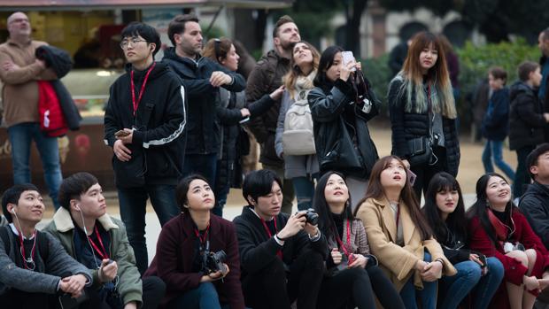 Barcelona limitará la apertura de tiendas de souvenirs en zonas turísticas