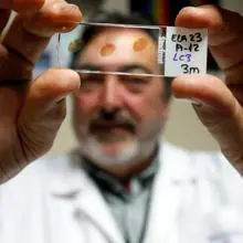 El director del departamento de Neurociencias, Salvador Martínez
