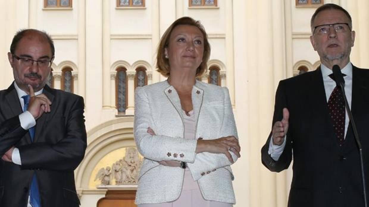 El presidente aragonés, Javier Lambán, (izquierda) junto a sus antecesores Luisa Fernanda Rudi (PP) y Marcelino Iglesias (PSOE)