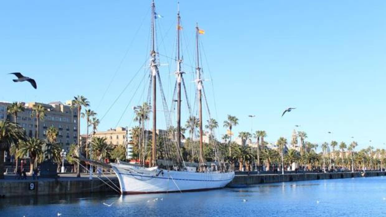 Imagen del barco restaurado en el puerto de Barcelona