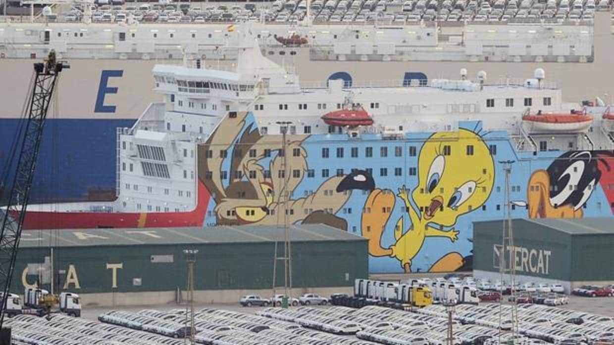 El ferry Moby Dada, conocido como «Piolín», mientras estuvo atracado en Barcelona antes del 1-O