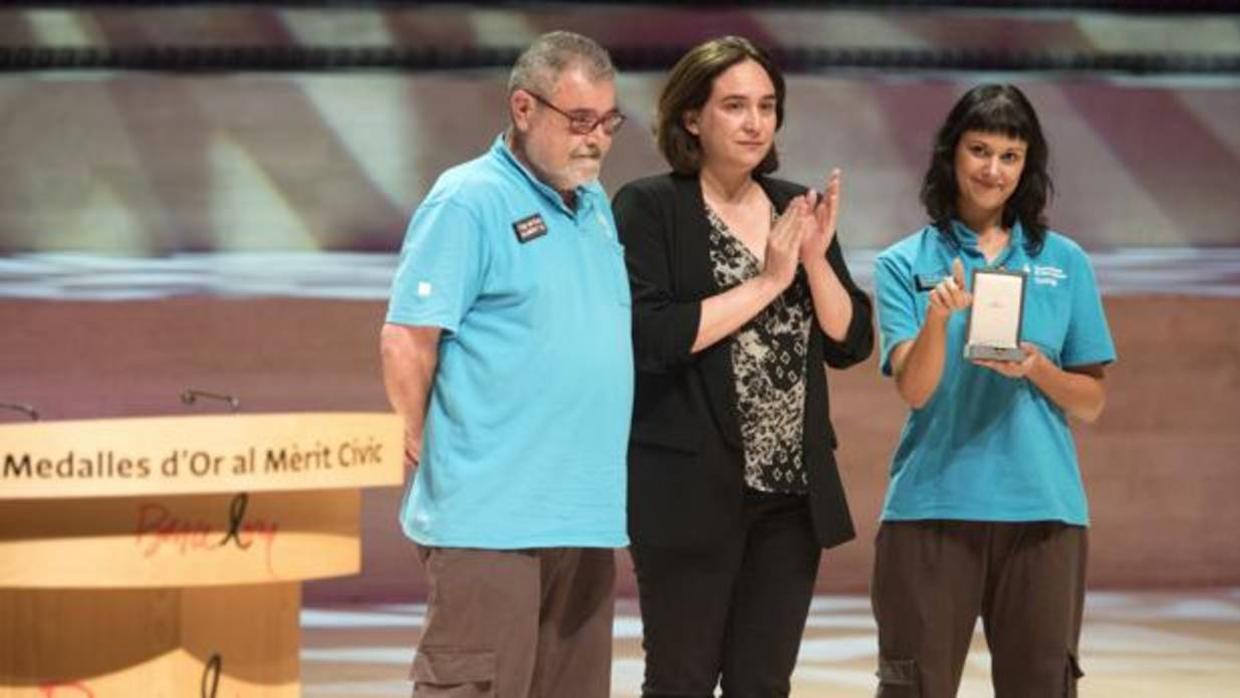 Acto de entrega de la Medalla de Oro al Mérito Cívico del Ayuntamiento de Barcelona al CUESB