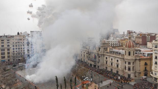 Vídeo: la pirotecnia de «El Hormiguero» triunfa en el arranque de la mascletá de las Fallas 2018