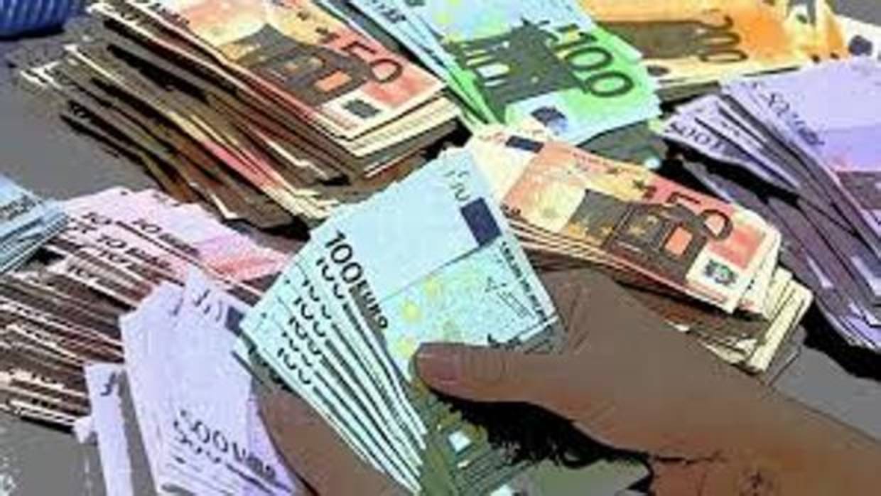 Cuatro detenidos por robar 900 euros a un anciano por el método del «pinchazo»