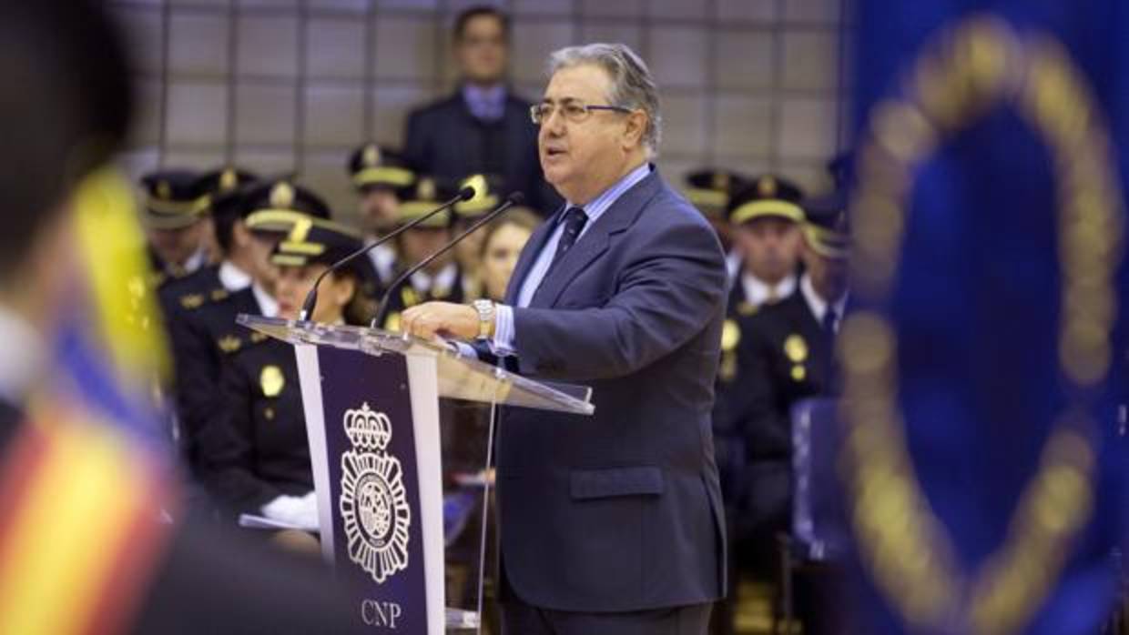 El ministro, ayer en la Academia de Policía Nacional de Ávila
