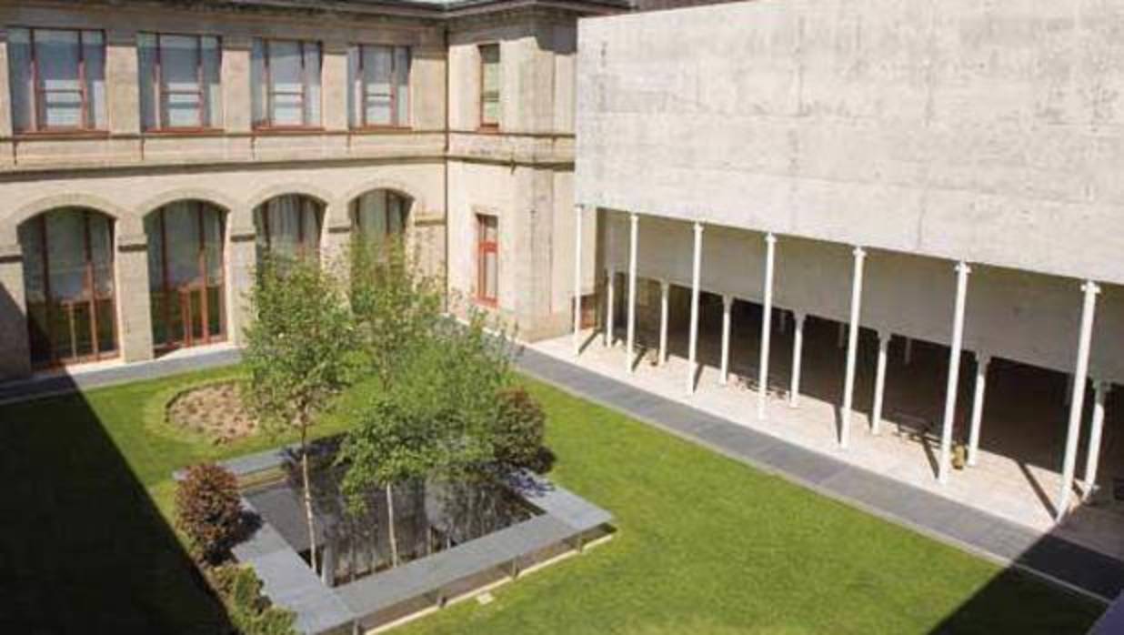 Patio interior del Parlamento de Galicia