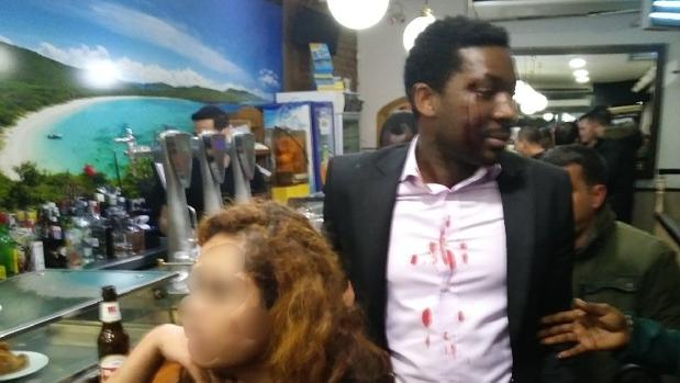 La Policía Nacional no ve un delito de odio en la agresión a un actor negro: «Es un altercado de bar»