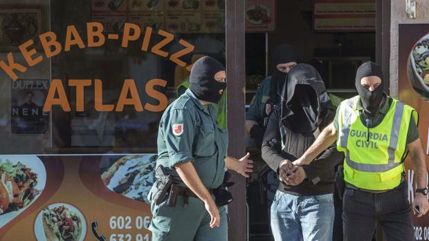 La operación «Doner Halal» desarticula una banda que defraudó 36 millones de euros vendiendo kebab