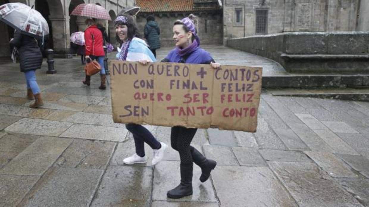 Participantes en las movilizaciones feministas del 8-M en Santiago