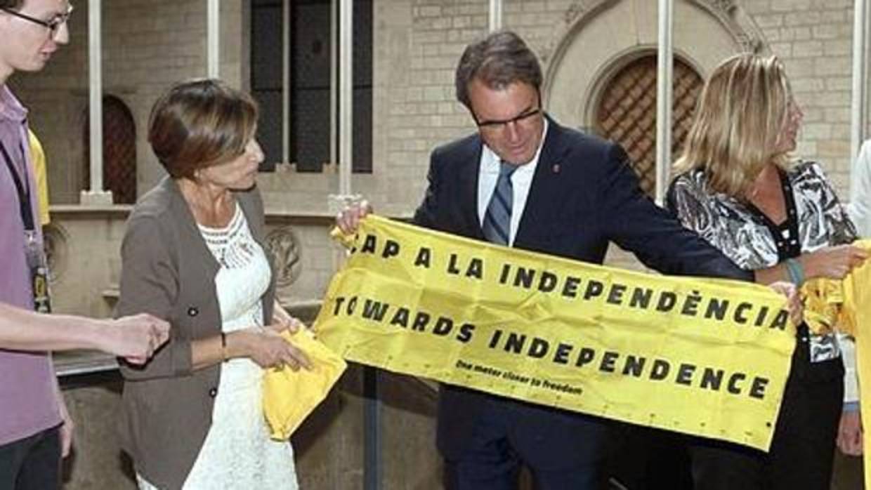 La expresidenta de la ANC Carme Forcadell con el expresidente Artur Mas