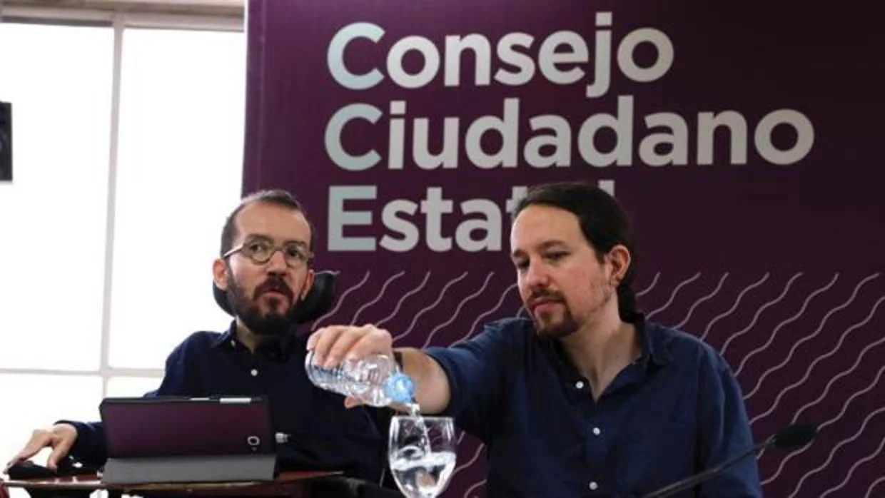 Pablo Echenqiue y Pablo Iglesias este sábado en el Consejo Ciudadano Estatal de Podemos