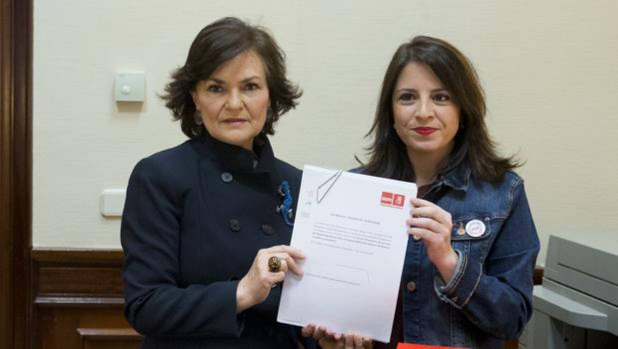 Carmen Calvo y Adriana Lastra la pasada semana en el Congreso de los Diputados