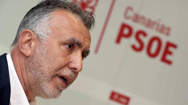 El PSOE canario echa un pulso al «pacto tácito» de CC y PP para quitarle el Puerto de Las Palmas