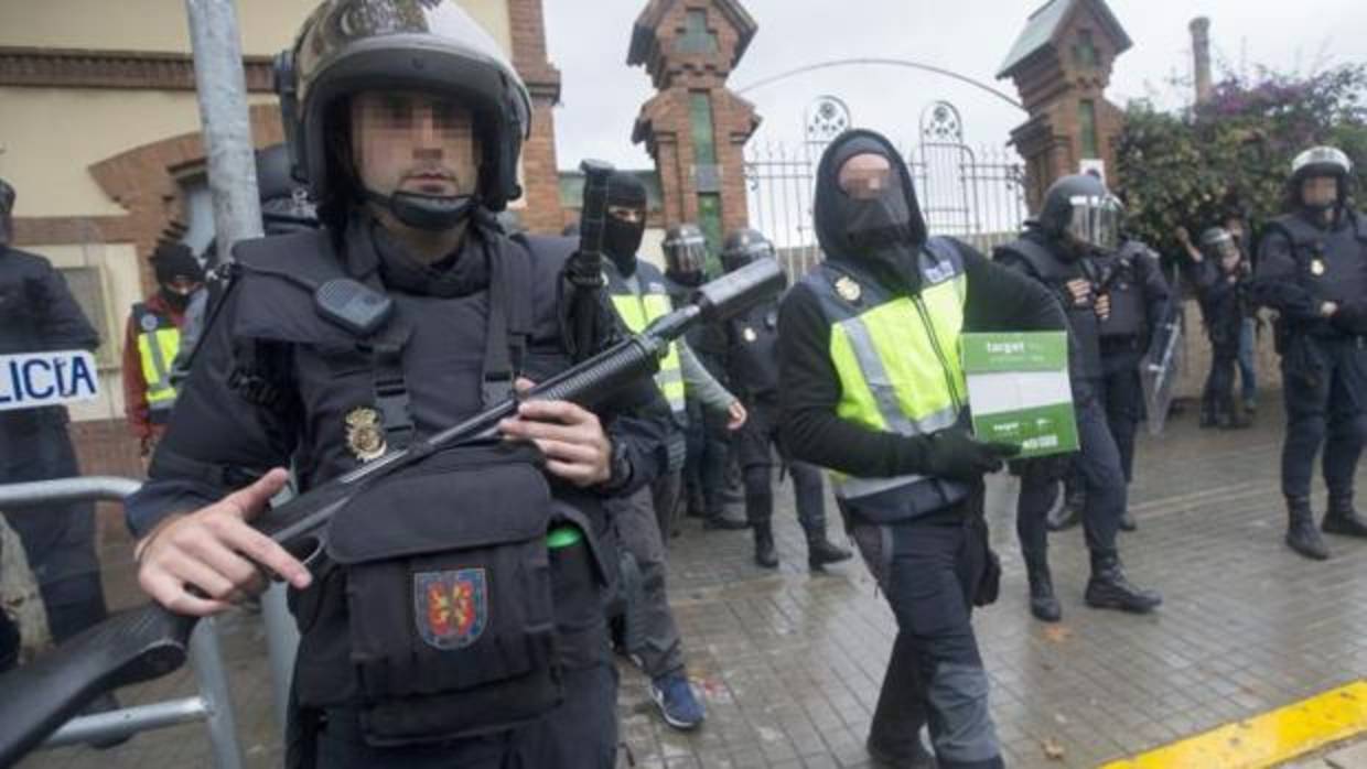 Operativo de Policía Nacional y Guardia Civil contra el referéndum en Barcelona